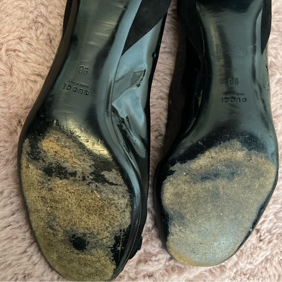 Gucci Black Patent Leather Heels with Gold Accents - Picture 2 of 2